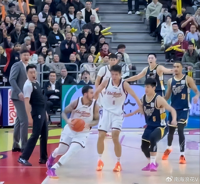 冤枉！广东队遭2次致命误判，媒体人：约克踩线了，家政是鞋影在线上|陈家政|加时赛|绝杀|广东男篮|浙江男篮_新浪体育_新浪新闻