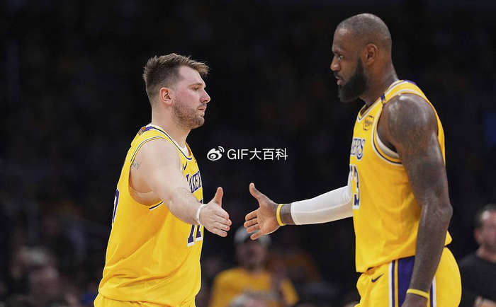 詹姆斯东契奇双30+！湖人赛季三杀鹈鹕，关键时刻13战不败|洛杉矶湖人队|新奥尔良鹈鹕队|卢卡-东契奇|锡安-威廉姆森|特雷-墨菲_新浪体育_新浪新闻