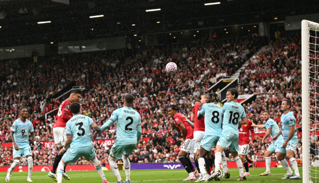 3:2！姆伯莫2场2球，B费自我救赎，曼联终场绝杀，阿莫林如释重负